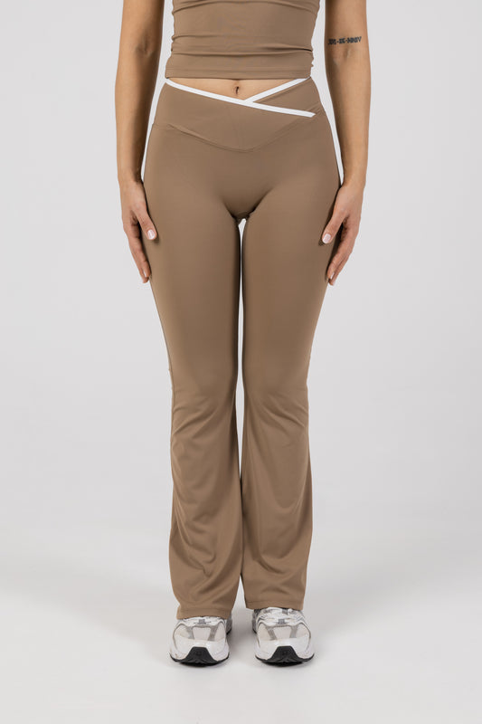 Calças Flare - Amêndoa