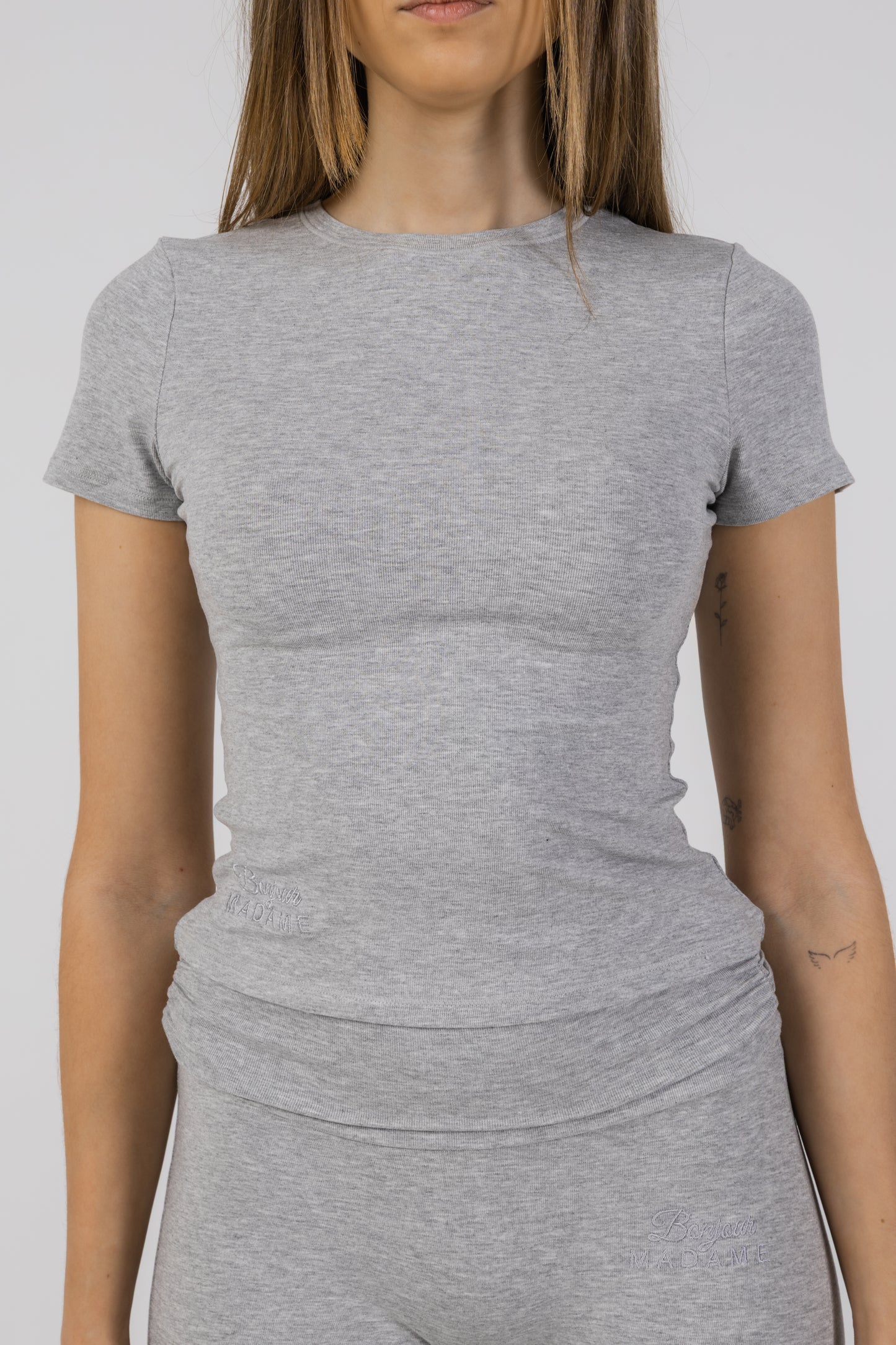 T-Shirt Básica - Cinza